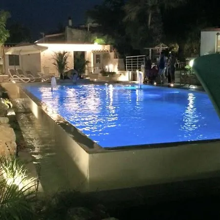 Charming In With Shared Pool, 65 M² Διαμέρισμα *