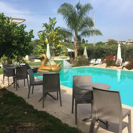 Charming In With Shared Pool, 65 M²