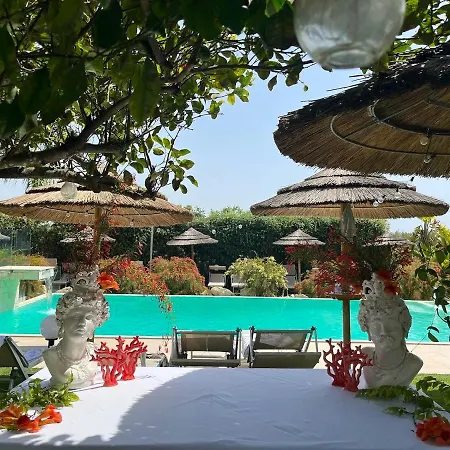 Charming With Shared Pool Apartment *