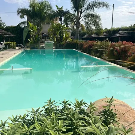 Charming In With Shared Pool, 65 M² *