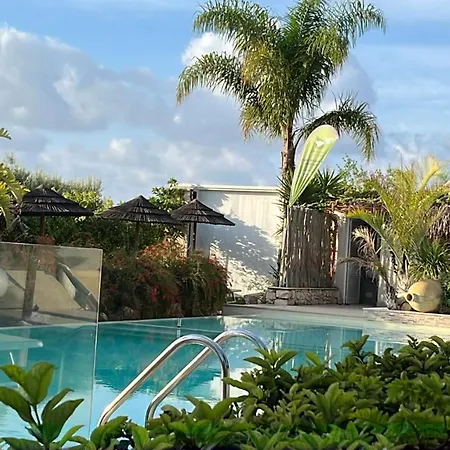 Charming In With Shared Pool, 65 M² Pozzallo