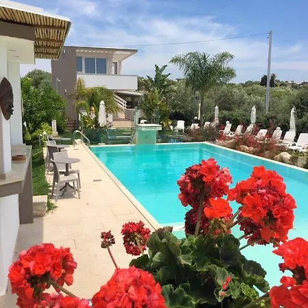 Charming In With Shared Pool, 65 M² * Pozzallo