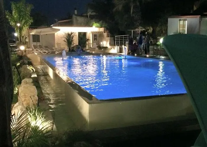 Charming With Shared Pool Apartment *